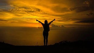 Dunia Mere aage, Sun rise