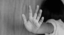 प्लास्टर, सोफा, कांच के ग्लास और न जानें क्या-क्या खा रही बच्ची, अजीब बीमारी से परेशान हुई मां ने सुनाई आपबीती