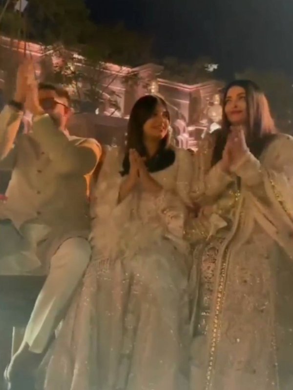 aaradhya bachchan all-grown-up look