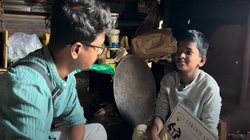 झुग्गी में गुजर-बसर कर रहा 12 साल का बच्चा बनना चाहता है IAS, फर्राटेदार अंग्रेजी सुन रह जाएंगे दंग