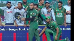 BAN vs SL: मुश्फिकुर रहीम ने लिया एंजेलो मैथ्यूज से टाइम आउट सेलिब्रेशन का  बदला, टूटा हेलमेट लेकर फिर उड़ाया मजाक