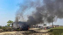 Ghazipur Accident: गाजीपुर बस हादसे पर योगी सरकार की बड़ी कार्रवाई, तीन अधिकारी सस्पेंड, एक की सेवा समाप्त