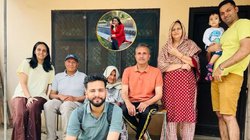 जेल से आने के बाद एल्विश यादव ने शेयर की परिवार के साथ तस्वीर, फैंस को खली कीर्ति मेहरा की कमी