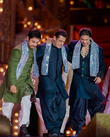 sharukh Salman Aamir khan dances on Naatu Naatu song at Anant ambani Radhika Merchant pre wedding
