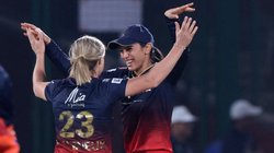WPL 2024: 7 ओवर में दिल्ली ने ठोक डाले थे 64 रन, 6 गेंदों में मंधाना की गेंदबाज ने यूं पलटा पासा