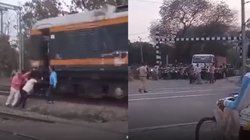 Ameti Train: चलते-चलते मेन लाइन पटरी पर खराब हुई ट्रेन, लोगों ने धक्का देकर पहुंचाया स्टेशन, DCP थे सवार, वीडियो वायरल