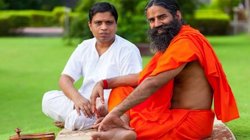 Baba Ramdev: बाबा रामदेव और आचार्य बालकृष्ण सुप्रीम कोर्ट पहुंचे…. पतंजलि के झूठे विज्ञापन मामले में होगी सुनवाई