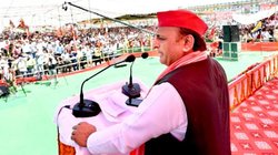 Akhilesh Yadav: ‘ये खाकी वर्दी वाले सोचते हैं इनकी नौकरी परमानेंट है…’ अखिलेश ने चुनावी जनसभा में क्यों कही यह बात?