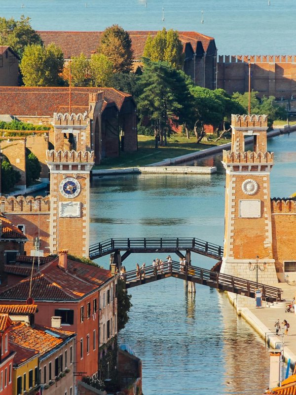 Country Without Capital