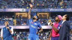 IPL 2024: हार्दिक पंड्या को फैंस ने फिर किया बू, वानखेड़े में पवेलियन के पास मुंबई पुलिस सिविल ड्रेस में तैनात