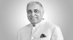 दर्जी की दुकान से शुरुआत, अब 1.3 बिलियन डॉलर की नेट वर्थ, जानें कौन हैं देश की सबसे बड़ी लिस्टेड प्रॉपर्टी कंपनी के मालिक
