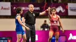 Paris Olympics: ओलंपिक कोटा जीतने के बाद विनेश फोगाट समेत 4 महिला पहलवानों को पार करनी होगी 1 और बाधा, तभी बुक होगी पेरिस की फ्लाइट