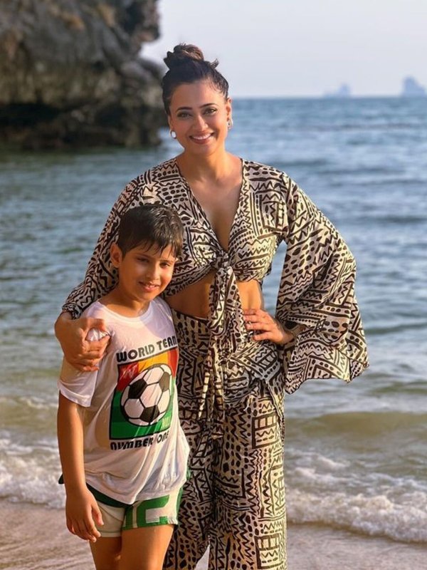 Shweta Tiwari, Shweta Tiwari Grabs Attention, Shweta Tiwari Latest Pics