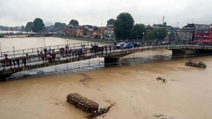 Jhelum River Srinagar | Srinagar | Boat capsizes in Jhelum