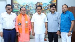 चुनाव परिणाम से पहले ही बीजेपी का खाता खुला, सूरत में मिली निर्विरोध जीत, कांग्रेस उम्मीदवार का नामांकन रद्द