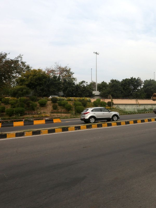 Why are road dividers black and yellow