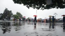 Delhi NCR Weather: दिल्ली-एनसीआर में बारिश से लोगों को राहत, जानें अगले दो दिनों तक कैसा रहेगा मौसम