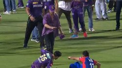 KKR की जीत के बाद मैदान पर पहुंचे शाहरुख खान, हार से मायूस दिल्ली वालों का यूं जीता दिल; देखें VIDEO