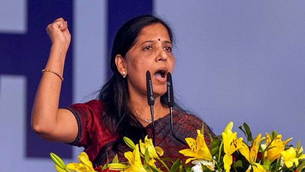 ARVIND KEJRIWAL NEWS , ARVIND KEJRIWAL WIFE SUNITA KEJRIWAL NEWS