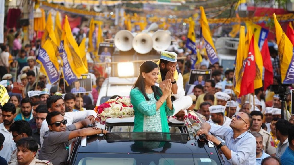 sunita kejriwal | aam aadmi party | delhi |