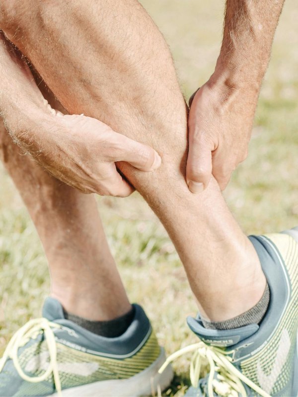 which vitamin deficiency cause leg pain