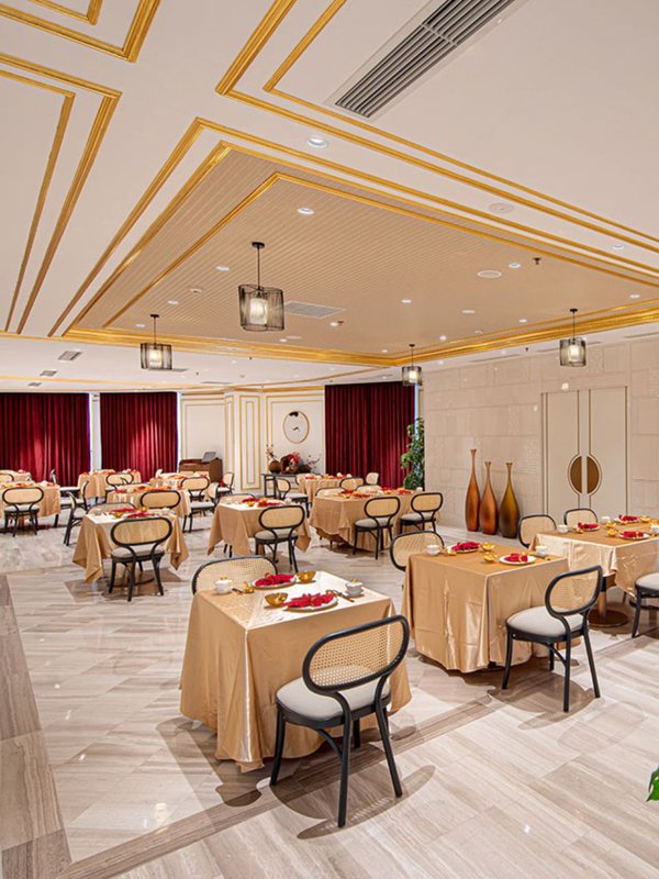 world first gold hotel