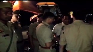 Bus and dumper collide in Shahjahanpur, bus accident in Shahjahanpur