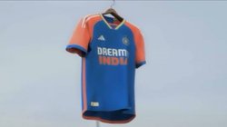T20 World Cup 2024: भगवा बाजू, कॉलर पर तिरंगा; खास अंदाज में लॉन्च हुई भारतीय टीम की जर्सी