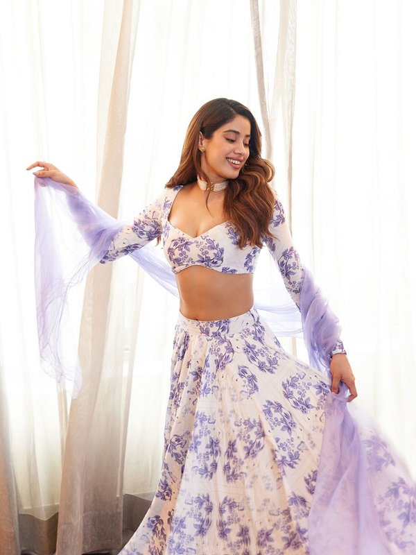 Janhvi Kapoor, Janhvi Kapoor clothes, Janhvi Kapoor Film