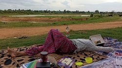 दुनिया मेरे आगे: वक्त का बहाना और फुर्सत की विदाई; अपनों के लिए न तो इच्छा बची और न ही कोशिश