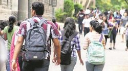 नाबालिग लड़की का पीछा करने वाले कॉलेज छात्र को हाई कोर्ट ने दी जमानत, कहा- दो महीने तक हॉस्पिटल में करनी होगी लोगों के सेवा