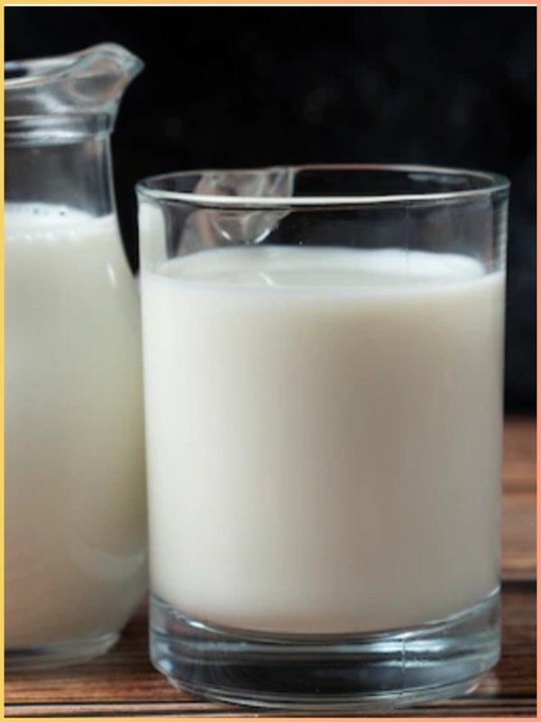 दूध खड़े होकर और पानी बैठकर पीना