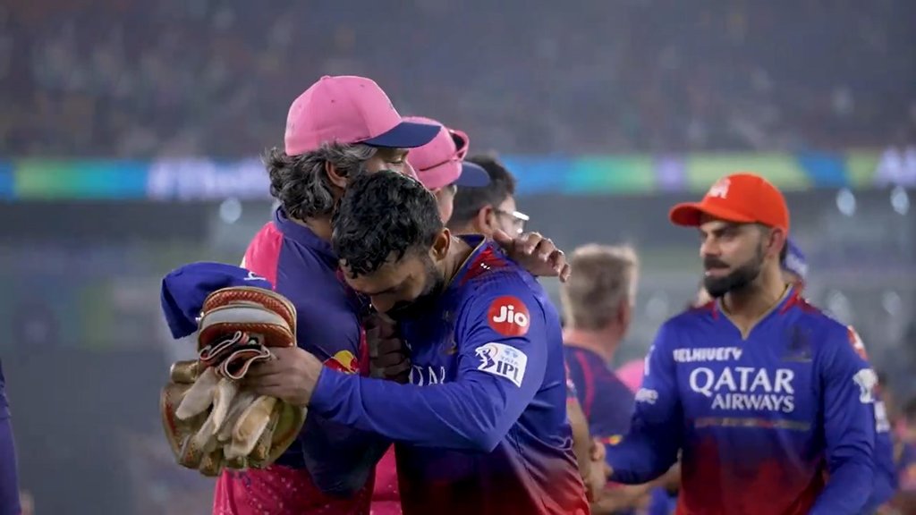 IPL 2024, Watch Video, Dinesh Karthik, Virat Kohli, Guard of Honour, Last dance for veteran In IPL