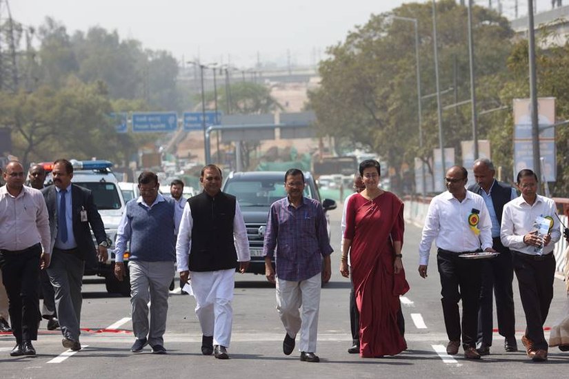 supreme court grants interim bail to delhi cm