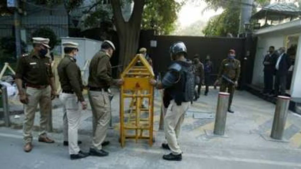 delhi police | arvind kejriwal |