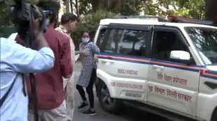 delhi police | cm arvind kejriwal | swati maliwal |