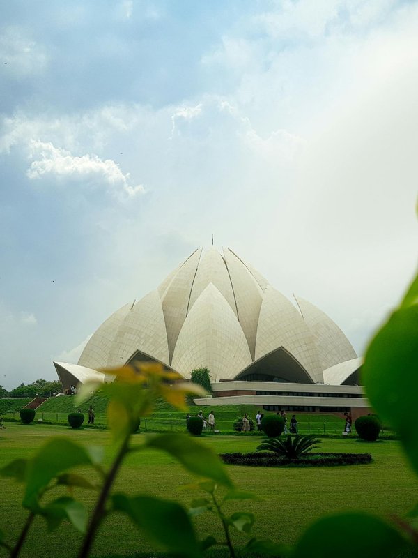 lotus temple in hindi
