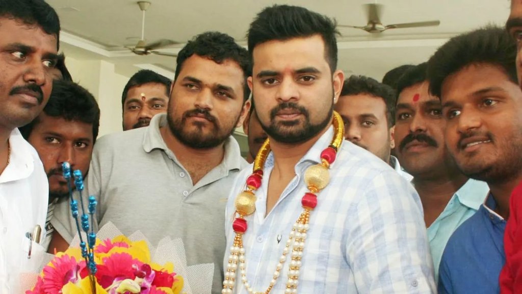 Prajwal Revanna Obscene Video, karnataka news