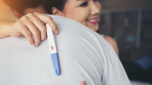 Pregnancy Test,pregnancy test at home,after how many days pregnancy can be confirmed by urine test,pregnancy test positive means,How do you know the pregnancy test is positive,Is it positive if one line is faint,