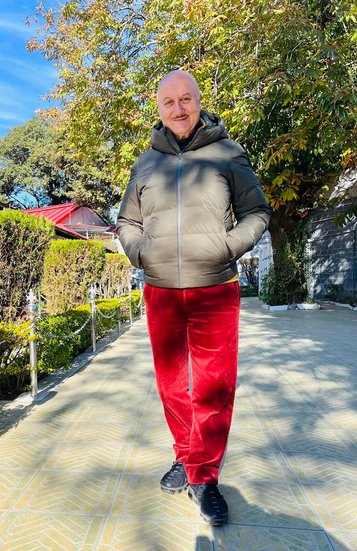 anupam kher ke ghar chori