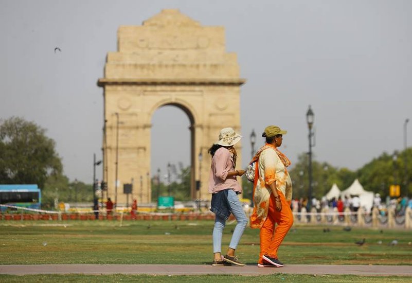 वहीं, दिल्ली में न दिन में राहत है और न ही रात में। यहां पर अधिकतम तापमान 45 डिग्री है तो वहीं न्यूनतम तापमान 35 डिग्री तक जा रहा है। (Indian Express)