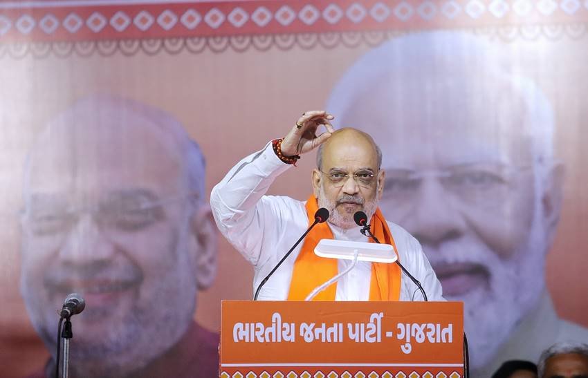 अमित शाह ने अलग-अलग कंपनियों में बांड, डिबेंचर और शेयर में करीब 21 करोड़ रुपये इन्वेस्ट किए हैं। (Indian Express)
