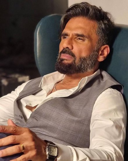 इसके बाद भी सुनिल शेट्ट को कई फिल्मों में काम मिला लेकिन सारी फिल्में बंद होती चली गईं। अभिनेता ने अपने इंटरव्यू में बताया कि, वो एक एथलीट थे इसलिए मेंटली स्ट्रांग थे और हारना जानते थे। उन्हें पता था कि कभी वो हारेंगे और कभी जितेंगे। इसलिए न वो कभी मेंटल डिप्रेशन में गए और न ही कभी उन्हें एंग्जाइटी हुई।