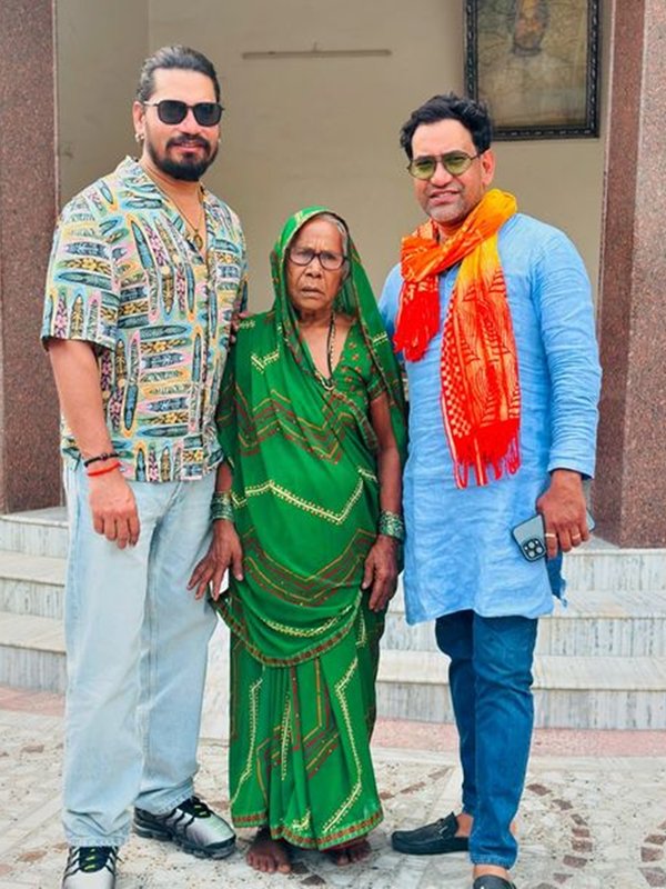 Dinesh Lal Yadav, Dinesh Lal Yadav Nirahua, Nirahua First post