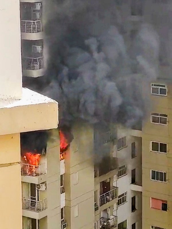 Fire breaks out in AC unit in Noida