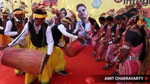 Dunia mere aage, Folk Lore, Folk Dance