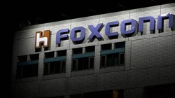 शादीशुदा महिलाओं को जॉब न देने के मुद्दे पर घिरी iPhone बनाने वाली कंपनी Foxconn, केंद्र सरकार ने तमिलनाडु से मांगा जवाब