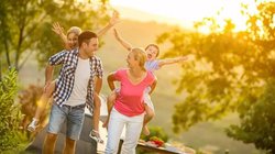 जीवन शैली: परिवार-सा पड़ोस, सहयोग का साथ, जीवन में आएंगी खुशियां ही खुशियां