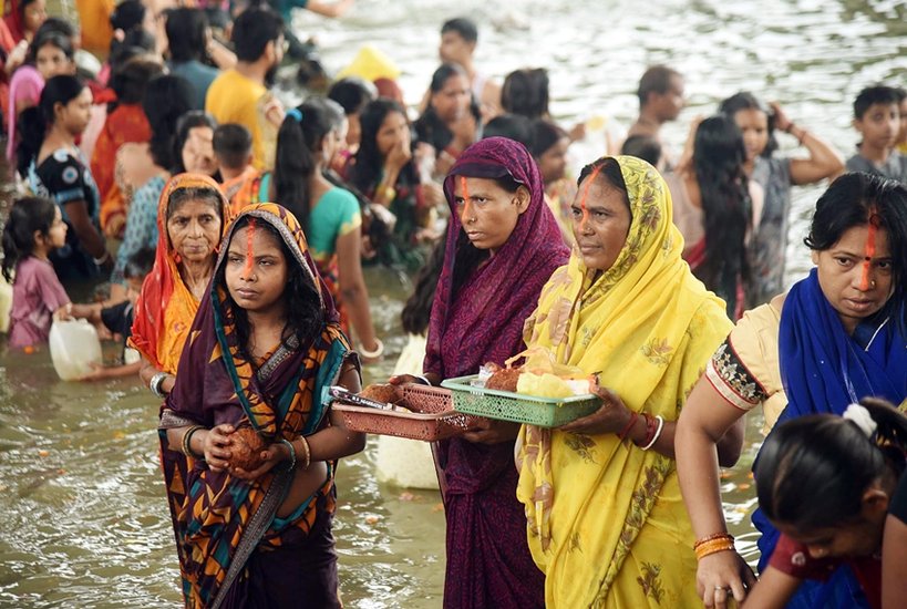 Lakhs of devotees took holy bath on Ganga Dussehra in Patna