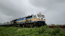 Indian Railway News: गर्मी की छुट्टियों में रेलवे ने किया स्पेशल ट्रेनों का ऐलान, जानें शेड्यूल, रूट, स्टॉपेज और टाइमिंग की हर जानकारी